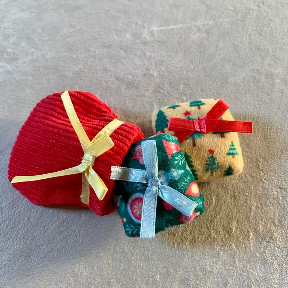 Christmas present cat toys